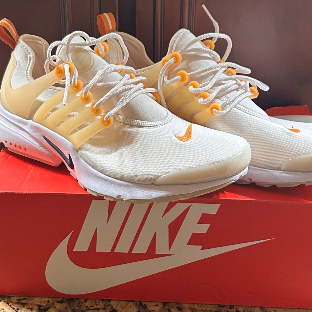 NEVER WORN Nike Women’s Air Presto Cream and Orange Sneakers Size 11